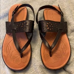 Born sandals
